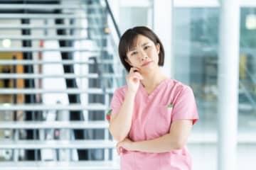 年収140万円ダウン！理不尽な異動に絶句…「惜しい人材を逃したと後悔させたい」と退職も辞さない女性