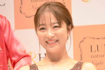 「お父様お若い」「年の離れた彼氏みたい」　鈴木奈々、59歳になった父とカフェ訪問報告