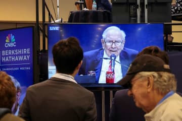 バフェット氏、年末退任へ　投資会社の株主総会で表明