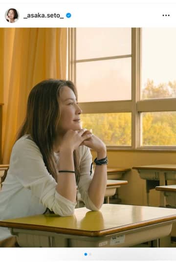 「中学生でこの美貌はきっとモテモテ」　49歳女優が母校凱旋を報告…“中学時代のわたし”に反響続々