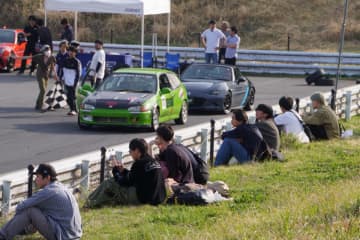 プロの走りに同乗体験も！大学自動車部 新歓フェスタが富士スピードウェイで開催【D1GPマシンも登場】