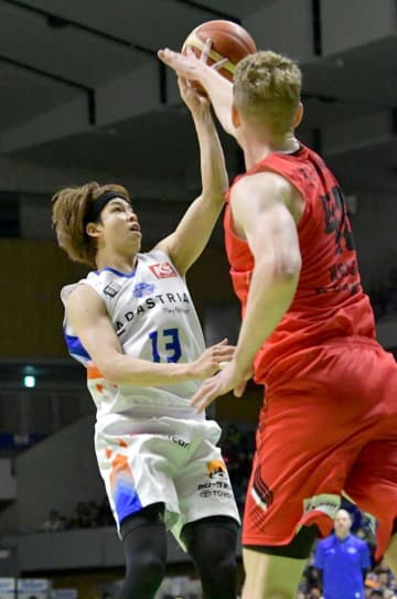 バスケットB1　茨城ロボッツ勝ち切る　北海道に82-73