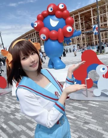 「えっ？！本物？」「実写だよね？？」えなこ、"涼宮ハルヒ"コスのクオリティが高すぎると話題に　大阪・関西万博で広報大使に