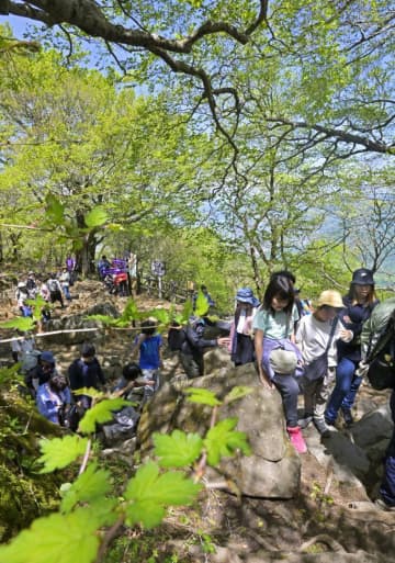 新緑満喫、筑波山にぎわう　茨城・つくば