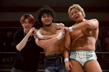 【DDT】MAO＆KANONのストレンジ・ラブ・コネクションがMCのKIMIHIRO加えた3人体制で好発進！