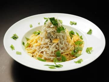 川越シェフ考案『大葉としらすのペペロンチーノ』の作り方を公開！さっぱり食べやすい”風味豊かな一品”に…ベテラン主婦も太鼓判「脂質控えてる身でも気にせず食べられて嬉しい」「大葉は、これでもか！ってくらいたっぷり」の声
