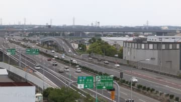 東名下りは厚木IC付近先頭に22km、東北道下りは久喜IC付近先頭に26kmの渋滞　午後からはUターンラッシュ始まる見込み