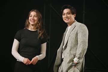 真剣佑＆エミリーが大阪に、麦わらの一味の友情サプライズに歓声