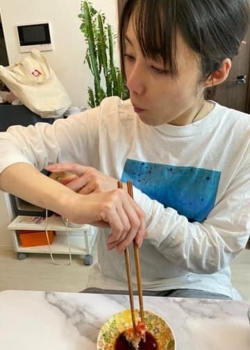 川崎麻世、“妻の鳥肌が立った”豪華料理を公開「こんな妻の姿を見たのは初めて」