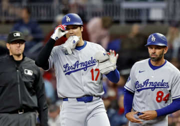 大谷、打者を立たせて投球　直球は150キロ超を計測