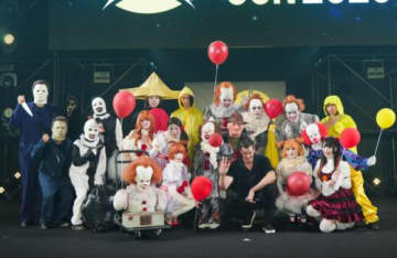 『IT』ペニーワイズ役ビル・スカルスガルドが来日 東京・沖縄・京都・大阪を満喫