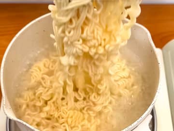 サッポロ一番、湯切りして…　濃厚なアレンジに「こんなのおいしくないワケがない」
