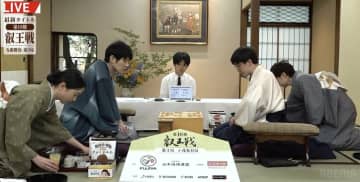 伊藤匠叡王は「フルーツミルクレープ」、斎藤慎太郎八段は「クリームあんみつ」を注文 叡王戦第3局は互角で推移