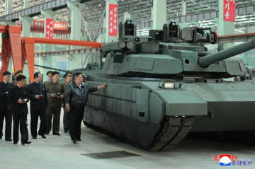 金正恩朝鮮労働党総書記が重要戦車工場を現地指導