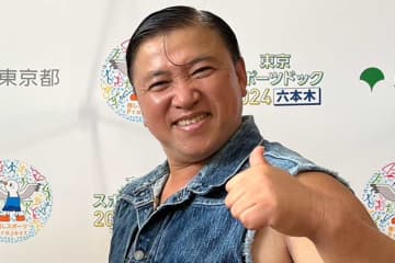 RIZIN東京ドーム大会を現地観戦の人気芸人「隣の男誰なんだぜ」　ネットも「マジでだれ」→正体は？