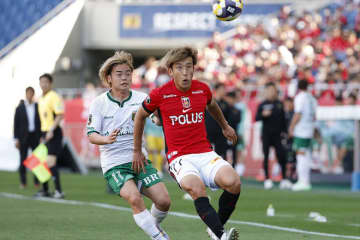 彼こそJ１制覇へのキーマンか？ 浦和レッズのリーグ５連勝を支える“背番号77の献身”