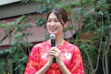 元女子バレー木村沙織、185cm異次元スタイルのワンピ姿　キュートな1児のママに「笑顔がかわええ」