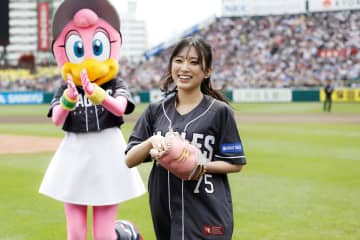 【楽天】矢吹奈子が始球式でノーバン投球も「８０点です」