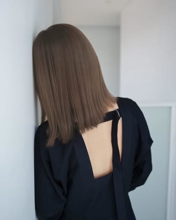 肩肘張らない「アンニュイヘア」が気分！ 仕草も映える【ナチュラルストレート】って？