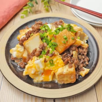 【うちでは厚揚げをこうやって消費してます！】「子供が全部食べた」「ぶっちぎりで優勝！」ワンパンで作れる絶品おかずレシピ3選
