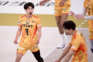 ３時間25分の死闘も痛恨の逆転負け。関田誠大が“中１日の会場移動”に不満「早くやりたい。なんでかな？」「慣れないといけないし…」【SVリーグ男子ファイナル】
