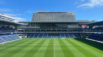 総事業費1000億円！？J2チームの新スタジアム、人気お笑い芸人が驚嘆する「めっちゃええ！羨ましい！！」