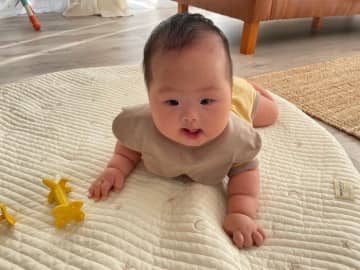 産後にわかった長男のダウン症。生後6カ月ごろには強いてんかん発作が続き「かわいい笑顔はもう見られないの!?」と絶望した日々【体験談】