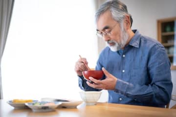 月の年金13万8000円・金融資産1010万円「今後はずっと1人だということです」73歳男性の老後の大きな後悔