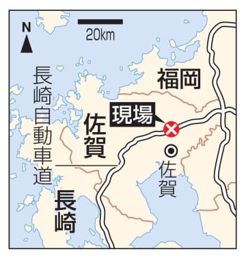 観光バスが車に追突、12人搬送　佐賀の長崎道、意識あり