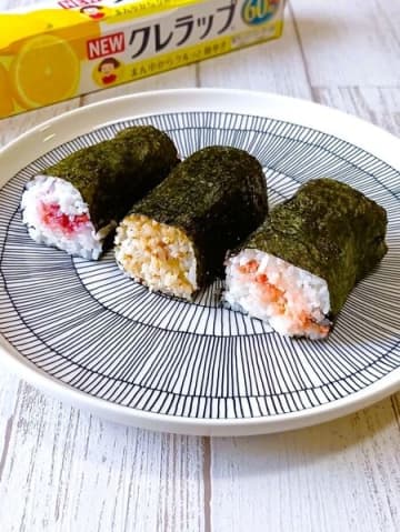 誰でも簡単！ラップの空き箱で！巻きずし風おにぎり～！多忙な毎日に！レジャー先の軽食に！