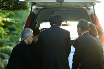 街中でたまに見る『霊柩車』は貨物扱いになる！？運転手になるための条件はあるの？
