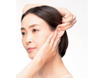 【たるみリフト】たった10秒でほおが引き上がって目も大きくなる！？50代でも別人級に若返った「最強メソッド」とは