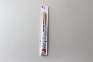ダイソーのコレを良～く見ると…？懐かしさで泣けてくる！日本製の鉛筆