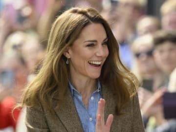 キャサリン妃、ネックレスにジョージ王子＆シャーロット王女＆ルイ王子への想いを忍ばせる　スコットランド滞在中