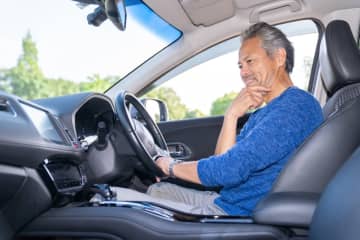 60代でも「運転免許証」は「返納」するべき？ 返納すれば「特典」を受けられるって本当？もうすぐ60歳になりますが、「500万円」以上かかった車なのでまだ運転したいとは思います……。