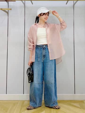 【ローリーズファーム】即マネしたい♡おしゃれ店員さんの「ピンク × デニムコーデ」