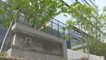 「電車で暴れている人が…」同窓会で酒を飲んで帰りの電車で大暴れ…列車の運休も発生して乗客約180人が後続列車に　66歳の男を現行犯逮捕　新潟