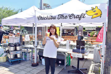 西武秩父駅前で新鮮な1杯を堪能　埼玉・秩父でクラフトビアフェス　「ビン入りと一味違う魅力感じて」　キッチンカーの出店、地元出身ミュージシャンらのパフォーマンスも　きょう5日まで