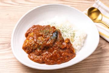 伝説の家政婦・タサン志麻『鯖缶のトマトカレー』の作り方を公開！サバ缶使用で”コク深”絶品に…プロが教える『仕上げのコツ』に主婦も大注目「缶詰×缶詰のレシピは嬉しい！」「身体に良いので、ストックしてますが…」
