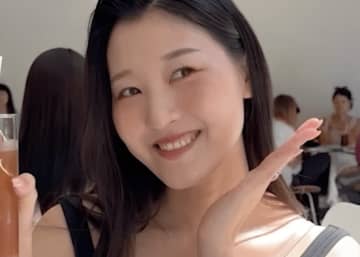 元K-POPアイドルと交際中の29歳女社長、スタバで“呪文”を唱える姿にダイアン津田ら衝撃「めんどくせー」