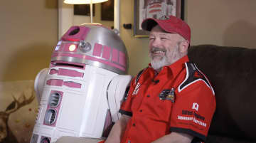 『スター・ウォーズ』のR2-D2にはピンク色バージョンが！？映画本編にも登場した仲間に秘められた感動エピソードとは