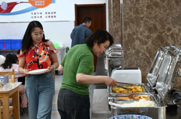 中国・敦煌市直属機関の食堂、連休中の観光客に開放