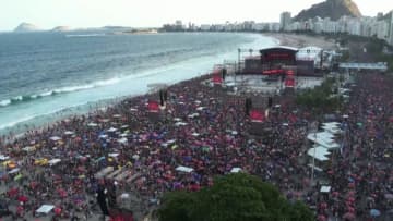 レディー・ガガコンサートで爆破計画に関与の男2人逮捕　コンサート予定通り開催　広報担当者「警察から連絡なかった」