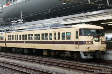 名前も色も変えてまだまだ現役！　引退したはずの「初代新快速用形式」の生き残り車両とは