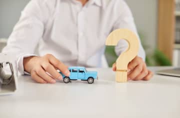20代のうちに「新車」がほしいけど、高すぎて車を持てない！ ダイハツ「ミライース」をおすすめされたけど、20代の平均年収でも買える？