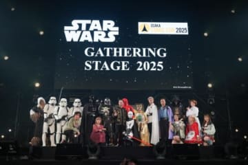 「スター・ウォーズの日」大阪コミコンでダニエル・ローガン＆コスプレイヤーがお祝い