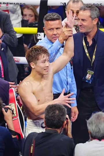 井上尚弥、聖地ベガスのリング上で敗者に粋な計らい　敬意の贈り物「人生かけ挑んでいると…」爽やかなワンシーン