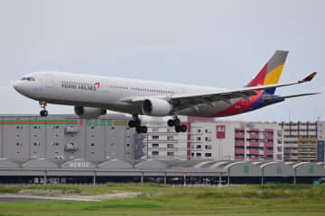 アシアナ航空、欧州3路線を減便　大韓航空との統合で