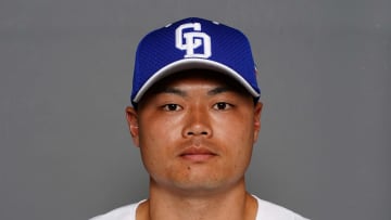 足を痛めたか…中日・細川成也が走塁時に全力疾走できず苦もんの表情　右太もも裏を気にする　直後の守備で交代
