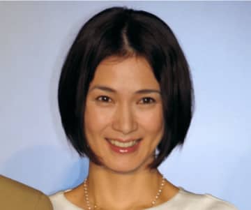 安田成美、自宅で育てたバラが満開に。1年前に1輪だった花が今年は「大成功！」
